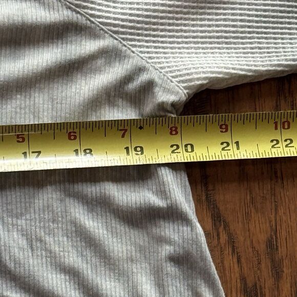 POL Women’s Blouse Tunic Top Size Small Sage Green Grey Waffle Tie Dye Oversized - Picture 7 of 9